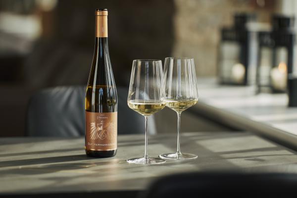 7 Terroirs Flasche und Gläser 